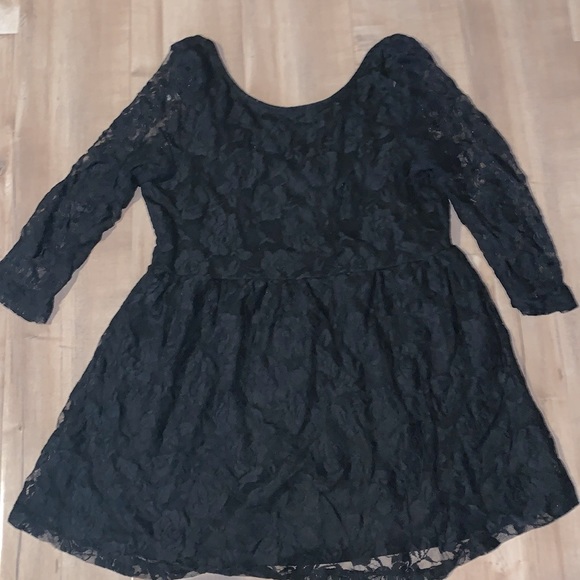 Lace, long sleeve blouse 🖤 - Picture 3 of 7